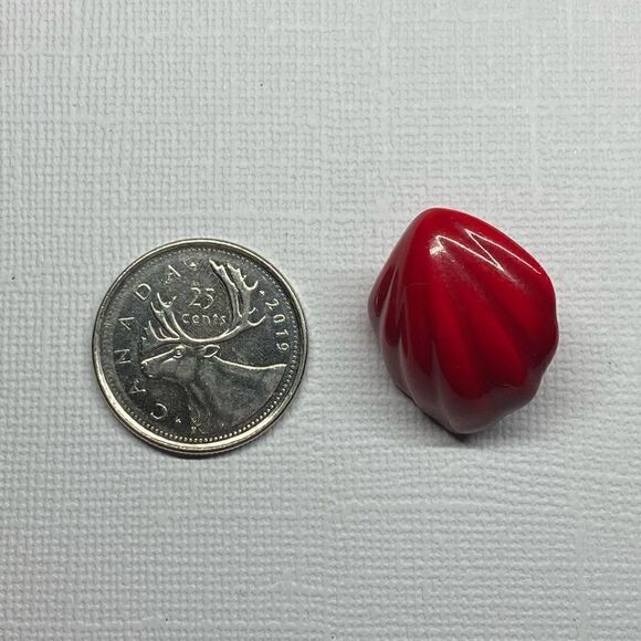 Vintage Red Seashell Stud Earringss - Picture 5 of 5